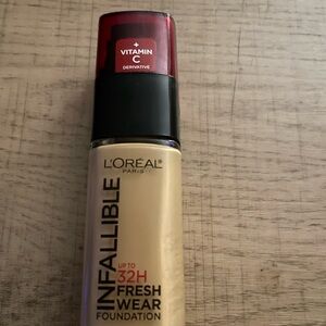 2pack L’Oréal infallible 32 hour foundation.  With SPF 25.  Color:  480